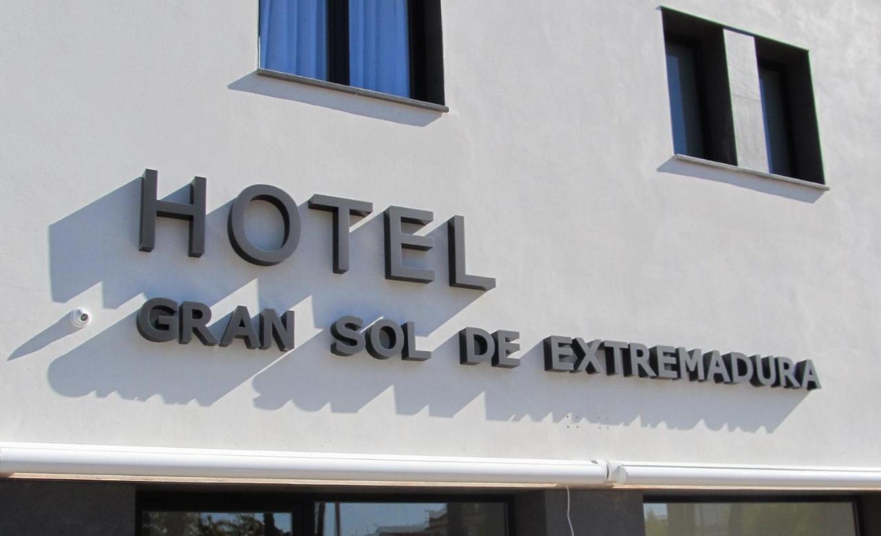 Hotel Gran Sol De Extremadura Монтихо Экстерьер фото